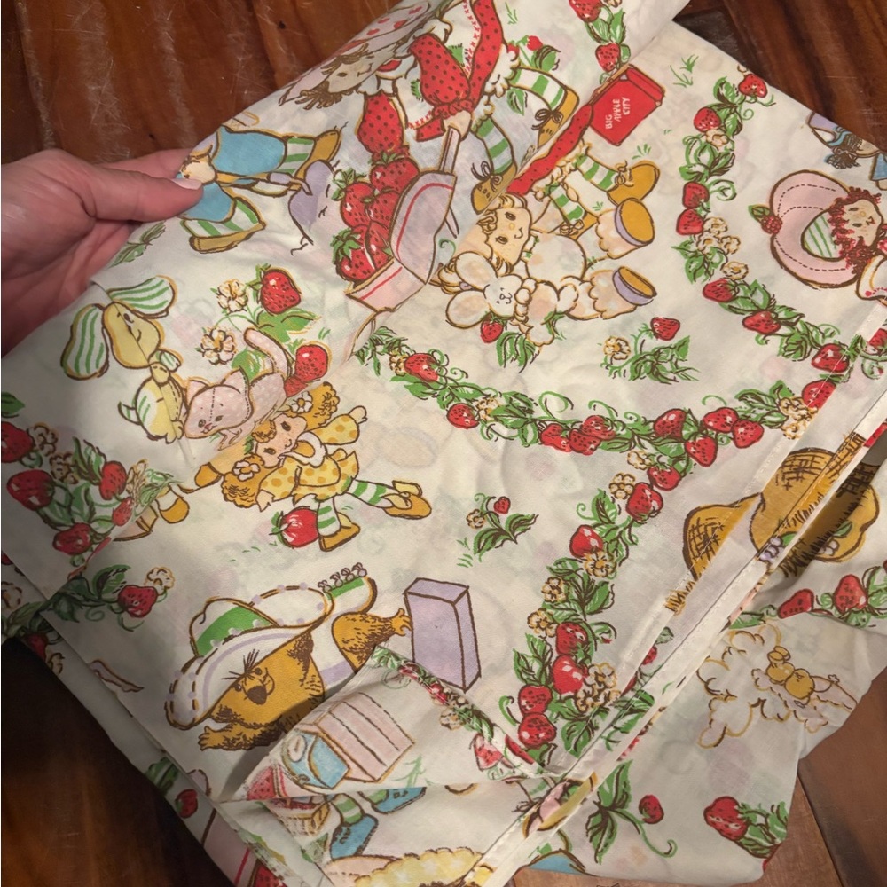Vintage Twin Flat Sheet Strawberry Girl Cottagecore Floral Bedding (0413) - Picture 3 of 4